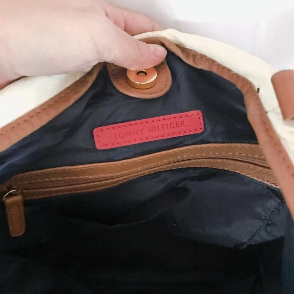 tommy hilfiger // white and brown vegan leather tote bag - Picture 2 of 8